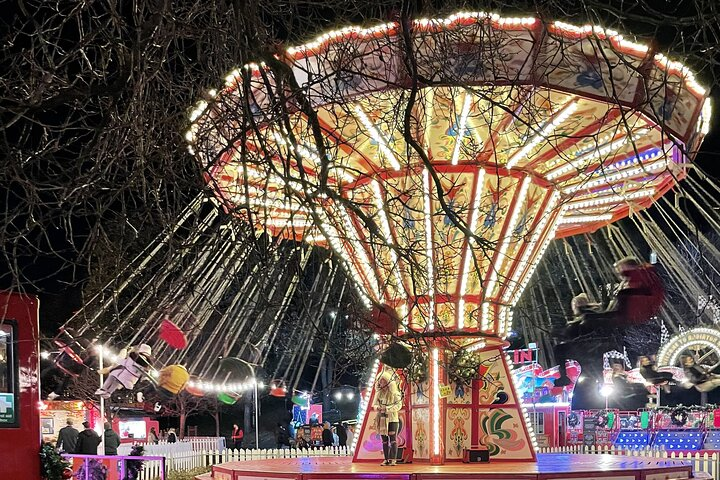 Experience the magic of Edinburgh's Christmas Tour with sparkling lights illuminating the festive rides and tempting gingerbread treats awaiting at the charming Christmas markets. A winter wonderland awaits!